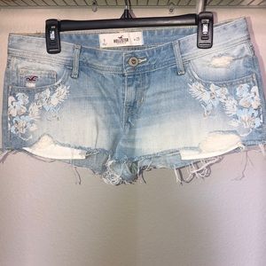 Hollister jeans shorts with flowers on them size 9